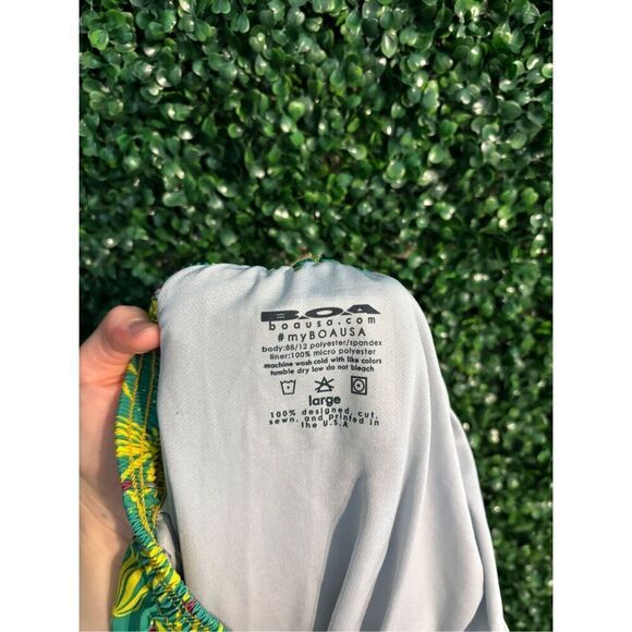 B. O. A. Half Split Trainer Running Shorts in Flamingo Green Size Large - Picture 3 of 4